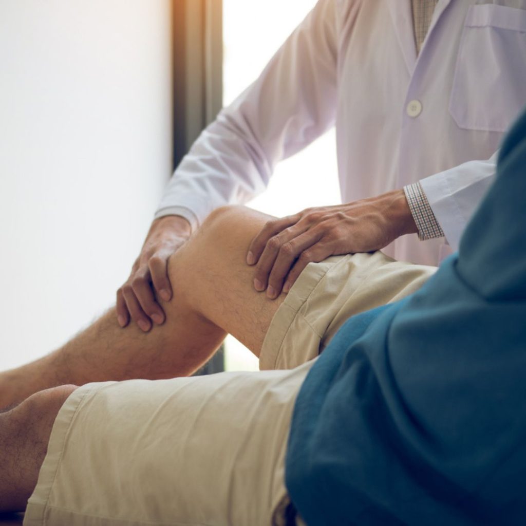 conservative-vs-surgical-orthopedic-treatments