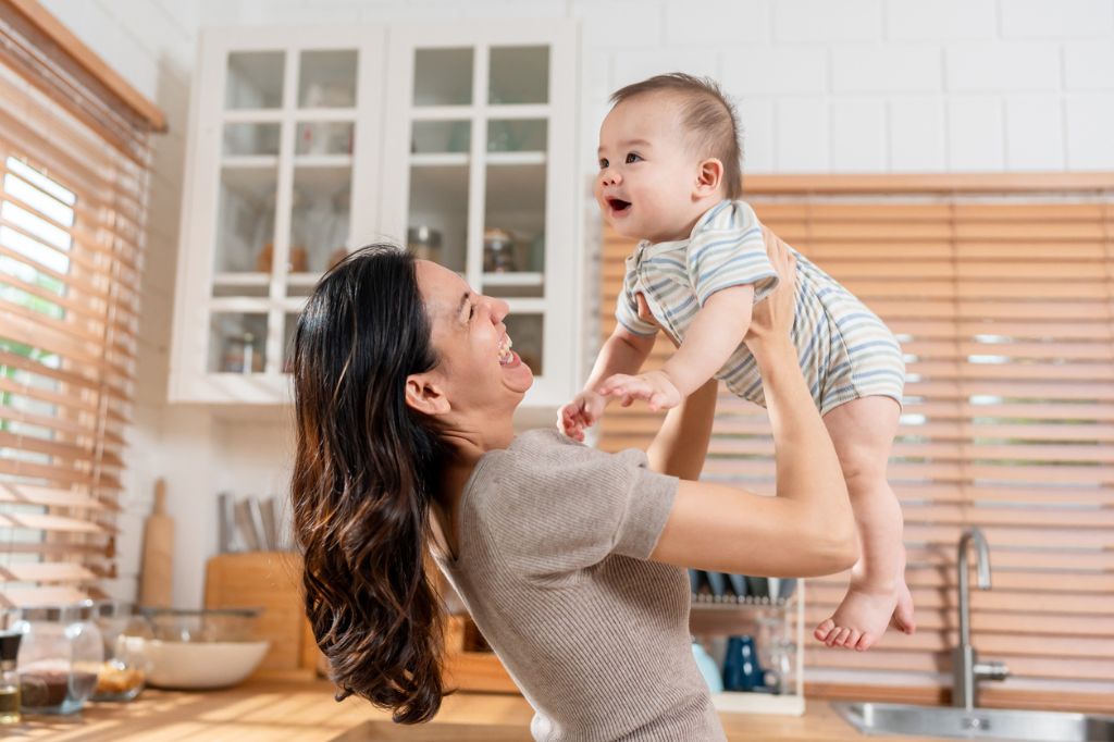 Mommy Wrist The Hidden Pain Many New Parents Experience