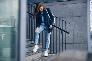 Knee Pain When Walking: Why It Happens and What You Can Do About It